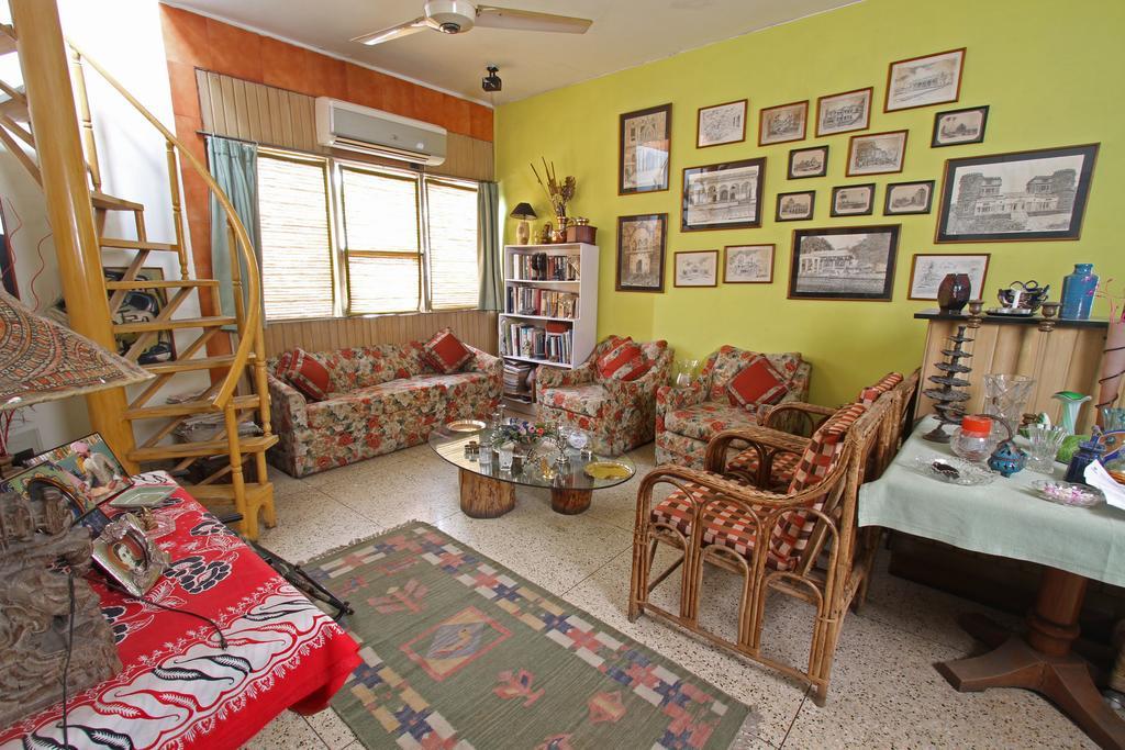 Nina Kochhar'S Homestay Нью-Дели Экстерьер фото